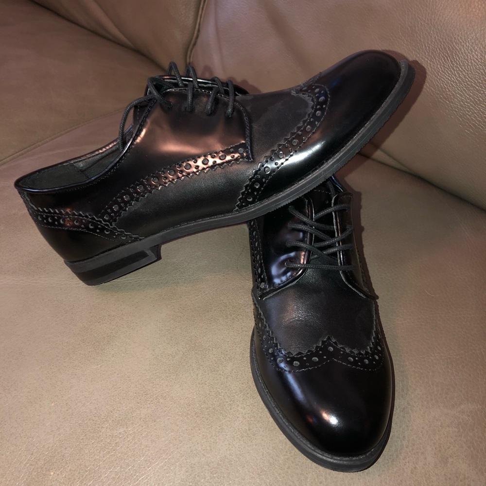 Women’s Marc Fisher Black Oxfords (Size 7.5)